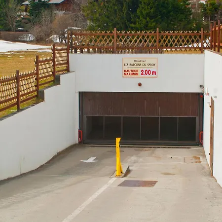 Front Slope 아파트