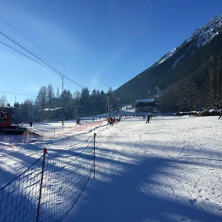 Front Slope Apartman