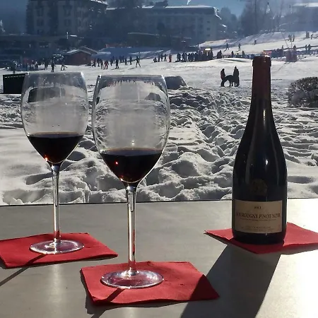 Front Slope Apartman