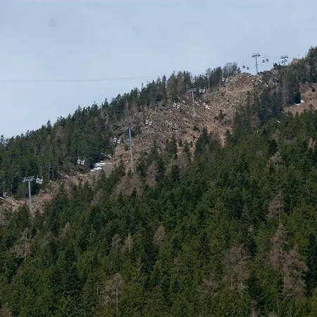 Front Slope Apartman