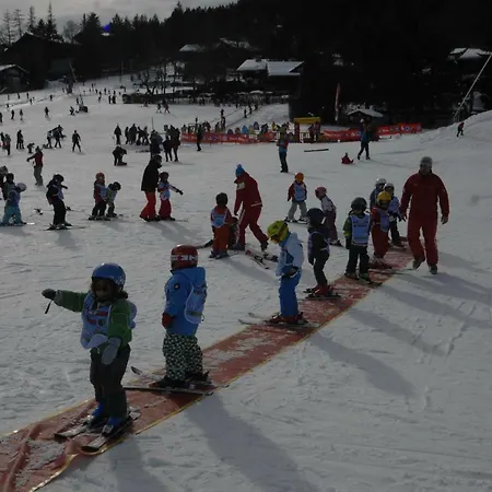 Front Slope Apartman