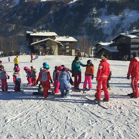 Front Slope Apartman